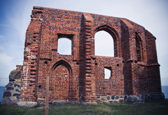 ruiny kościoła w trzęsaczu